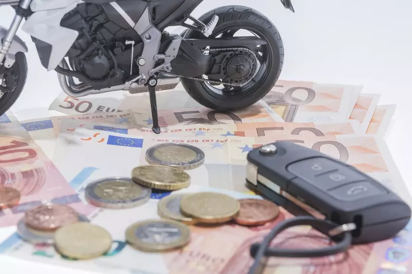 Moto et argent