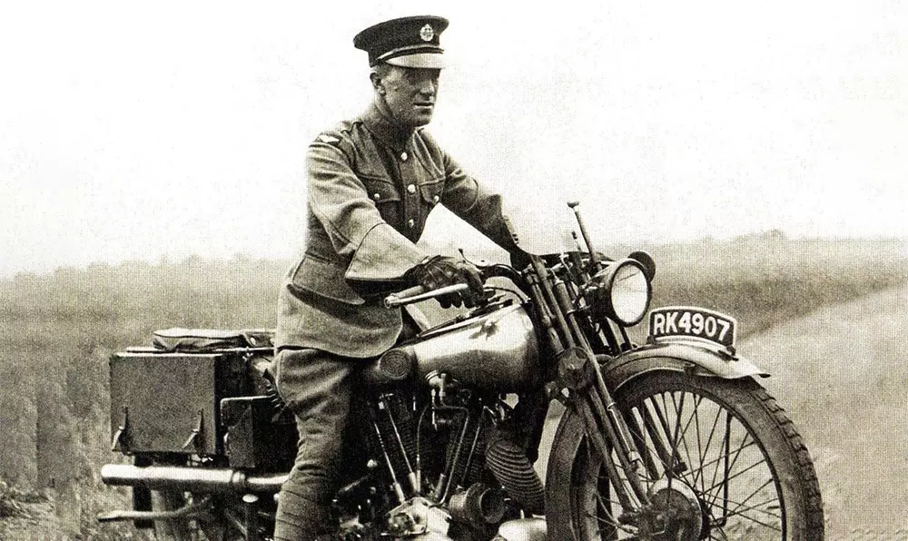 Premier casque moto 1974 Clearance